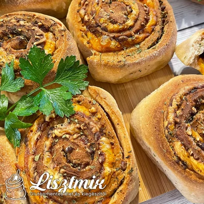 Cheddaros fűszeres tekercsek