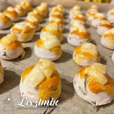 Gluténmentes omlós, puha pogácsa snidlinggel és sajttal