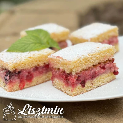 Köles túrókrémes-bogyós gyümölcsös kocka