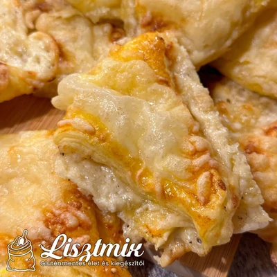 Sajtos háromszög leveles tésztából